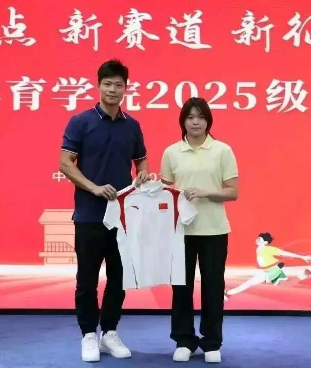 苏神创造的100米亚洲纪录20年内无人可破，大家没意见吧？！另外苏炳添的身高一直