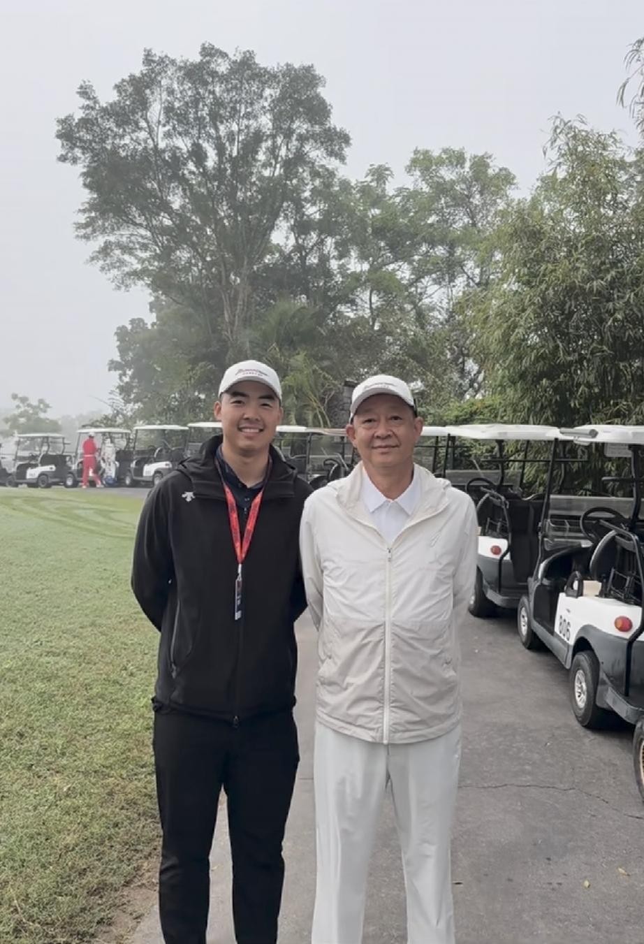 王志文打高尔夫老了不少，身材发福走样，竟然有明显的大肚腩，一点都不像是经常打高尔