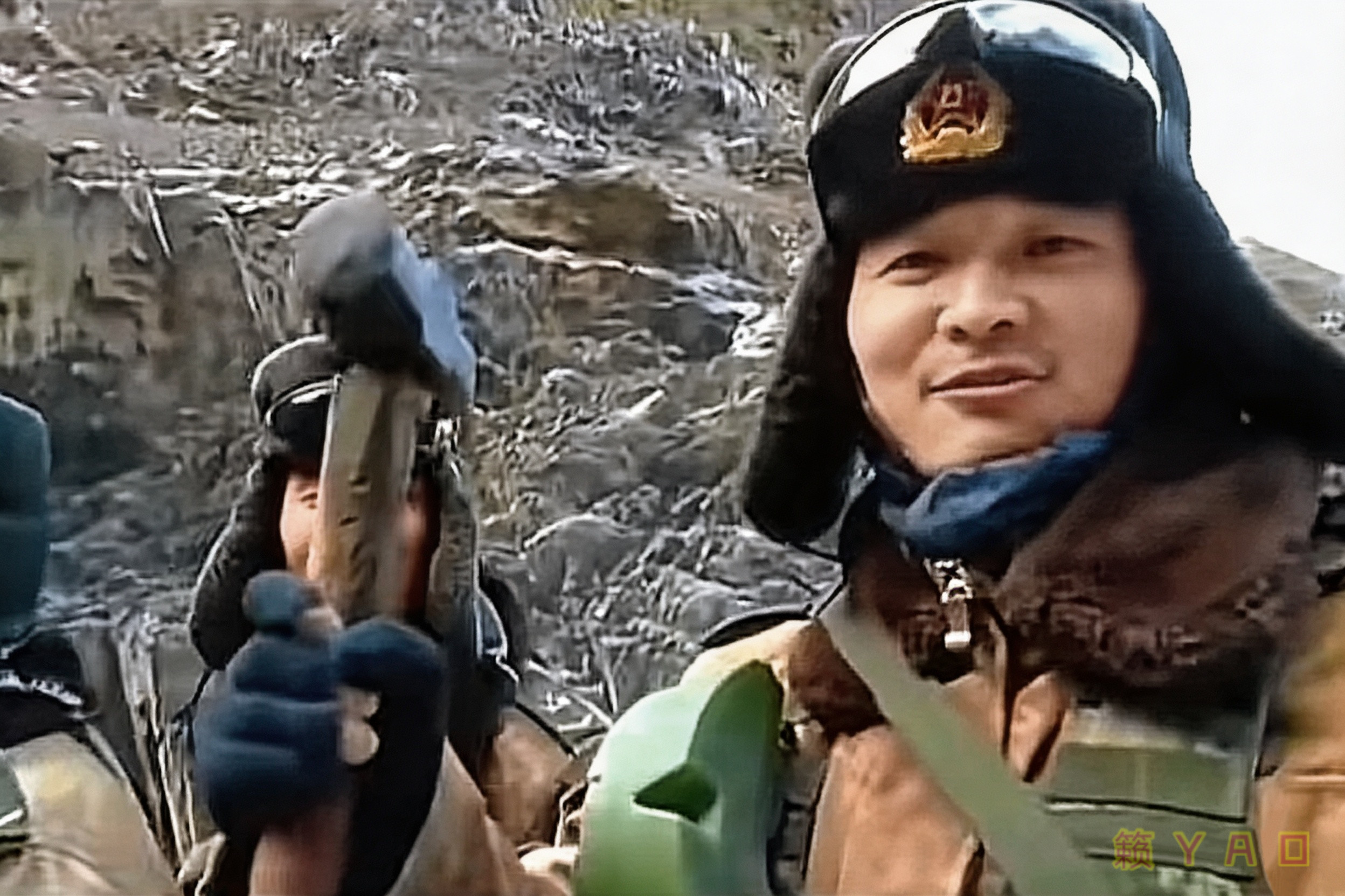 艺术来源于生活，🇮🇳阿三难得还原了一把。锤子🔨都算友善的了，之前见有西部回