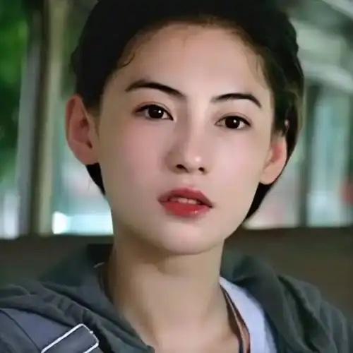 谢贤送别仪式现场曝光惊人一幕！早已和谢霆锋离婚多年的张柏芝，竟然在众目睽睽之下特