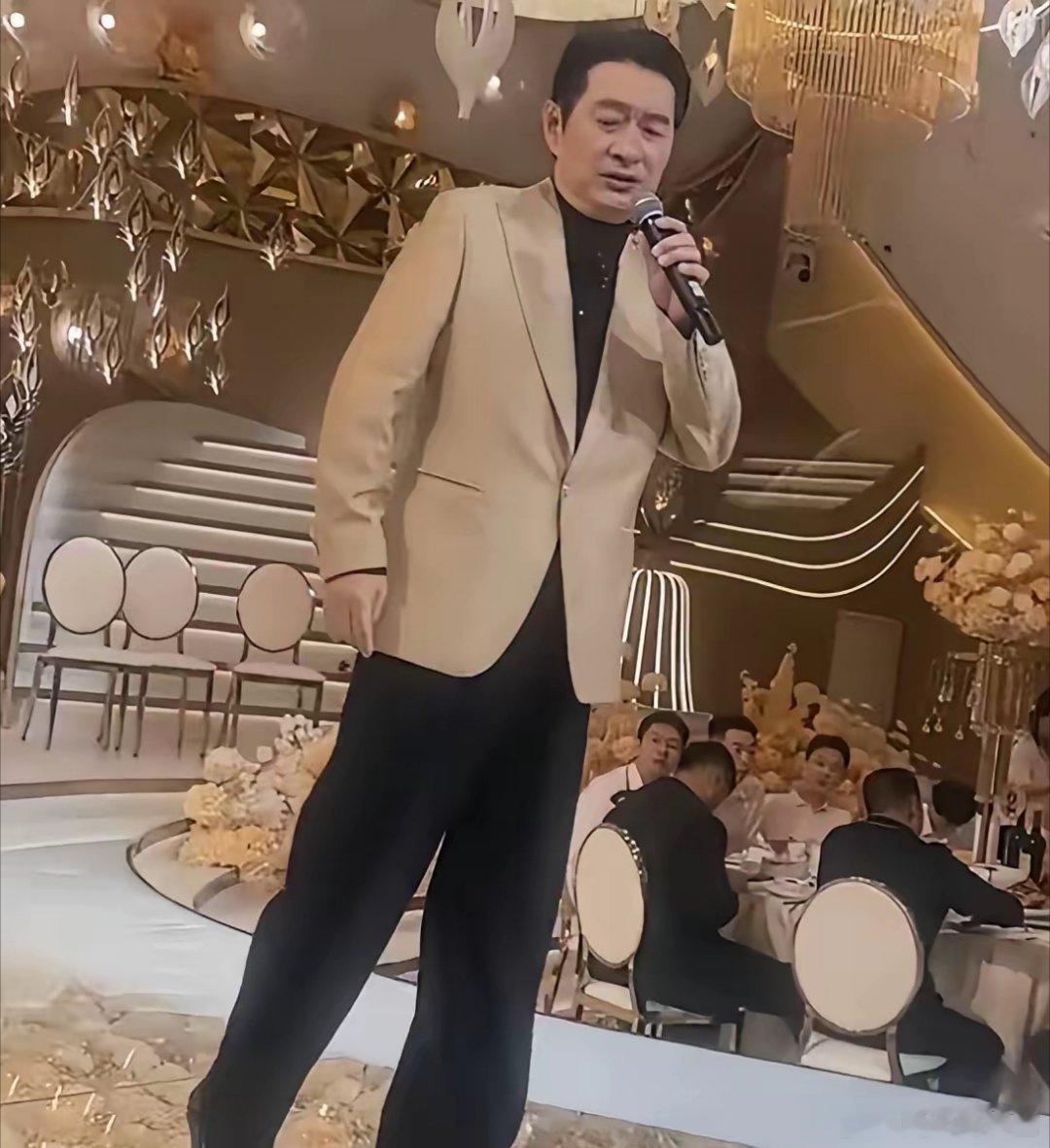 吃斋念佛，64岁黄安，也不免俗！15万3首歌，从福州飞1600公里，4小时，到山
