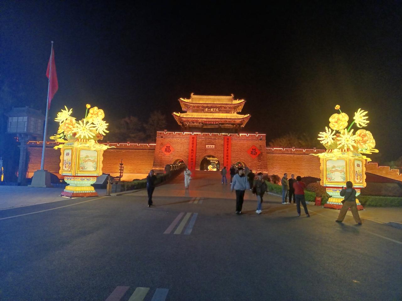 古城的黑与昼，感觉大不相同！