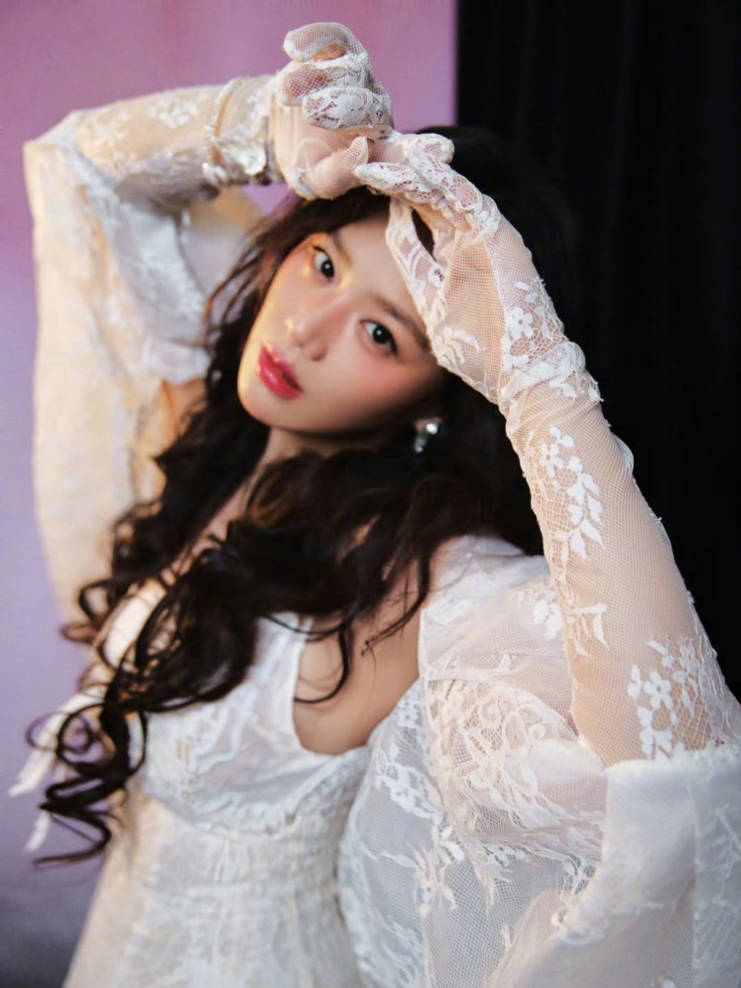 马思纯张哲轩分手节目里，马思纯与杨天真的对谈中公开确认自己的单身状态，官宣了和