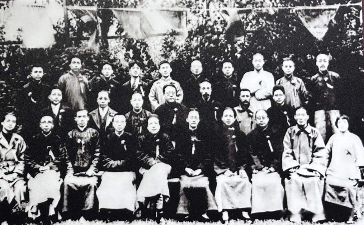 1924年2月，国民党上海执行部第一次执行委员会会议通过“谈话会协商之职员名单”