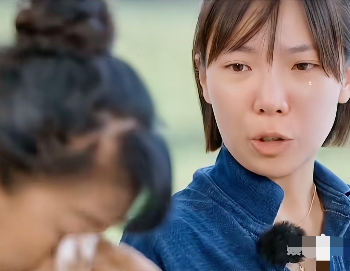 梅婷的经纪人张婉婷说：“在我十二岁的时候，我接到医院的通知，说我的父亲离开了，当