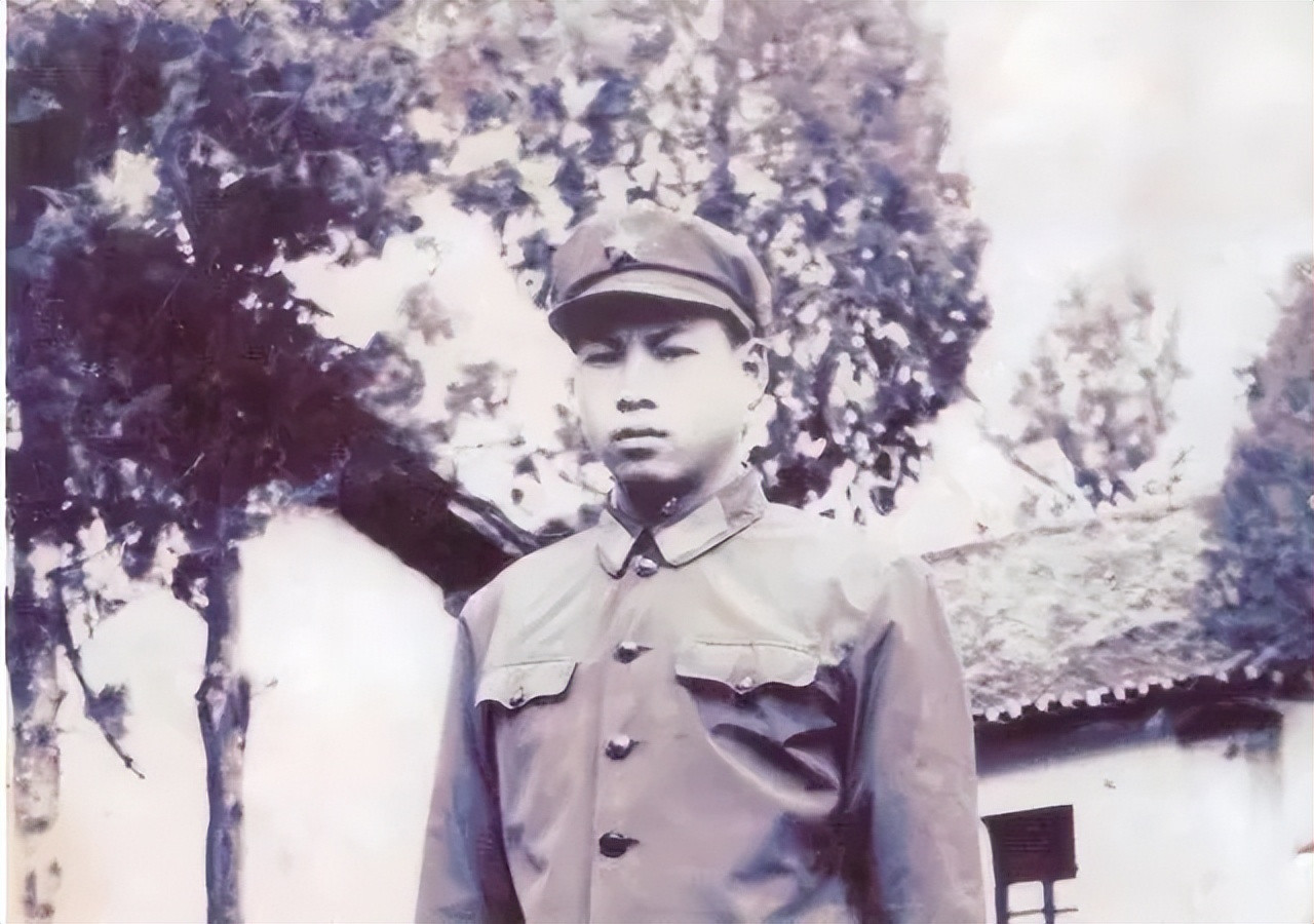 1944年，情报员文国才被捕后被严刑拷打，一个翻译突然上前扇他一巴掌，他破口大骂