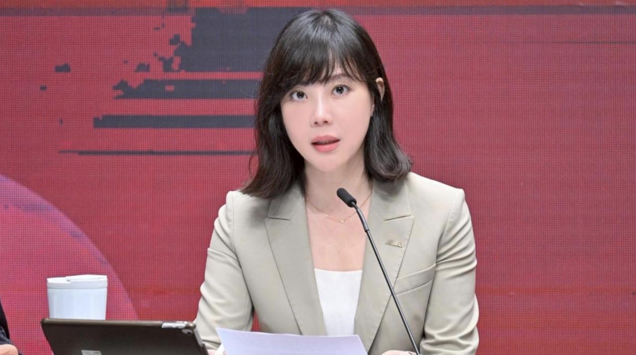近日，美国总统特朗普出席美国海岸警卫队学院的毕业典礼并发表演说，期间再度提及台湾