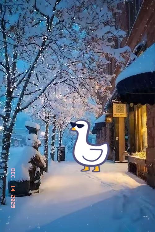 热力公司说的对，供暖不是让你热，而是让你不冷，室内温度超过25℃你就开窗户，浪费