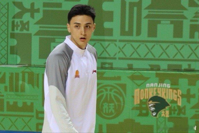 山西男篮这笔钱算是打水漂了！青岛男篮88:81战胜山西，山西男篮本赛季引进的青年