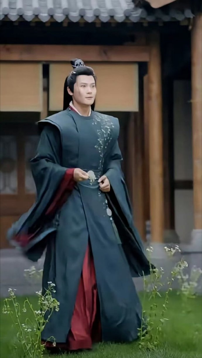 短剧刷到龚俊演的温客行的衣服，一个男二衣服真的是要看人穿