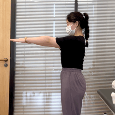 腰椎间盘突出﻿﻿之前和大家说，要想不腰突腰痛，你的腰椎需要有一节一节向下弯的能