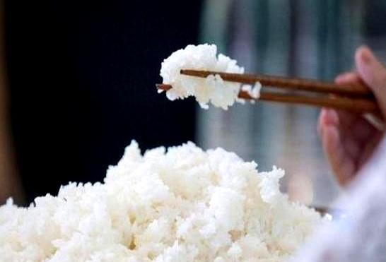 为什么欧美国家不吃米饭，而中国人喜欢吃米饭？一位外国友人体验过中国米饭之后说：