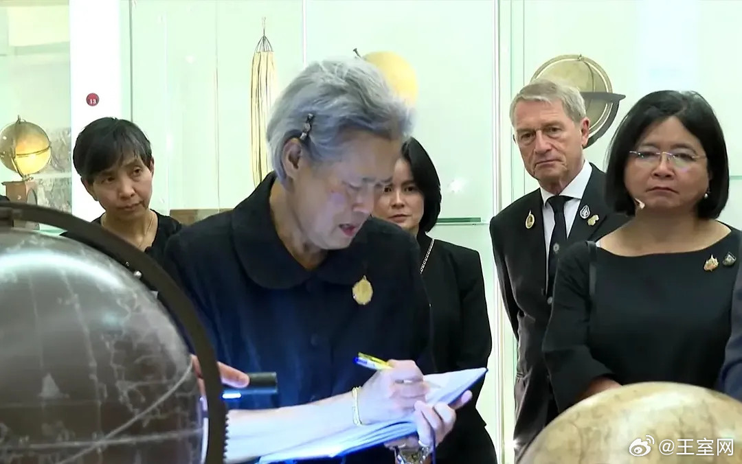 泰国王室🇹🇭6月24日，诗琳通公主访问奥地利国家图书馆、随后公主前往维也纳