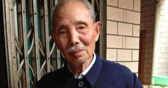 2003年，贵州，1男子掉进河里，被60岁老汉搭救，为报恩，男子常去照顾老汉，俩