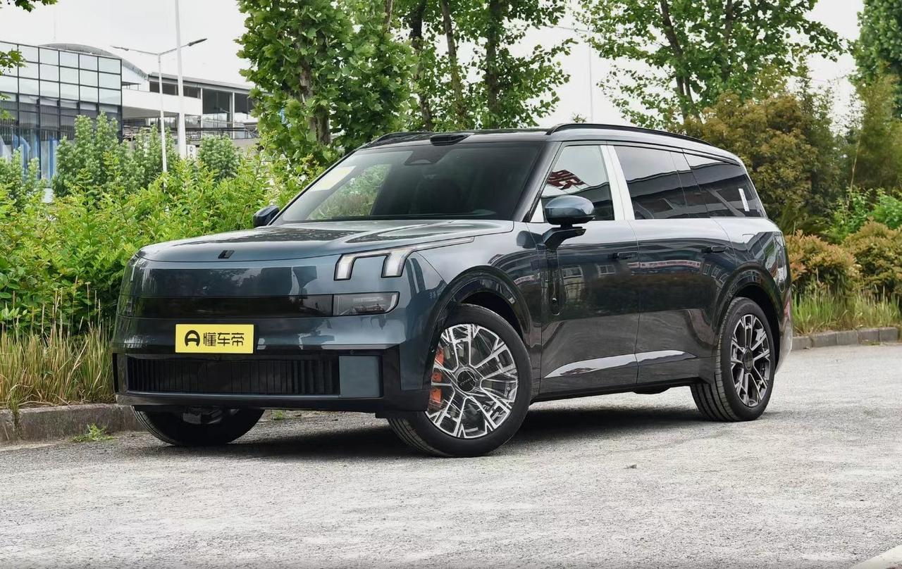 最近后台老有朋友私信我：20多万能拿下一台准新的领克900，是不是捡到宝了？”