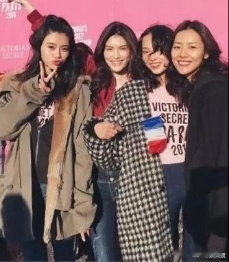 奚梦瑶美商在线，从御姐切换成甜妹，笑容温柔又治愈。
