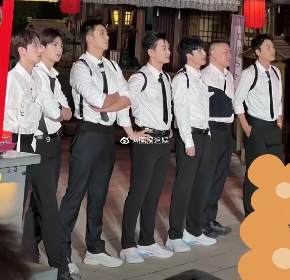 第一次感觉黄晓明也是帅的，是唯一一个逊色于黄景瑜的。