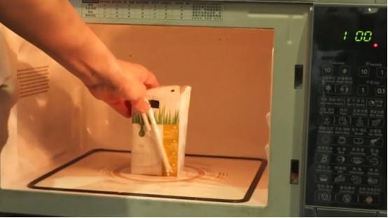 热牛奶就等于毒牛奶？专家：加热牛奶有4个大坑，不想生病赶紧改牛奶加热听起来再