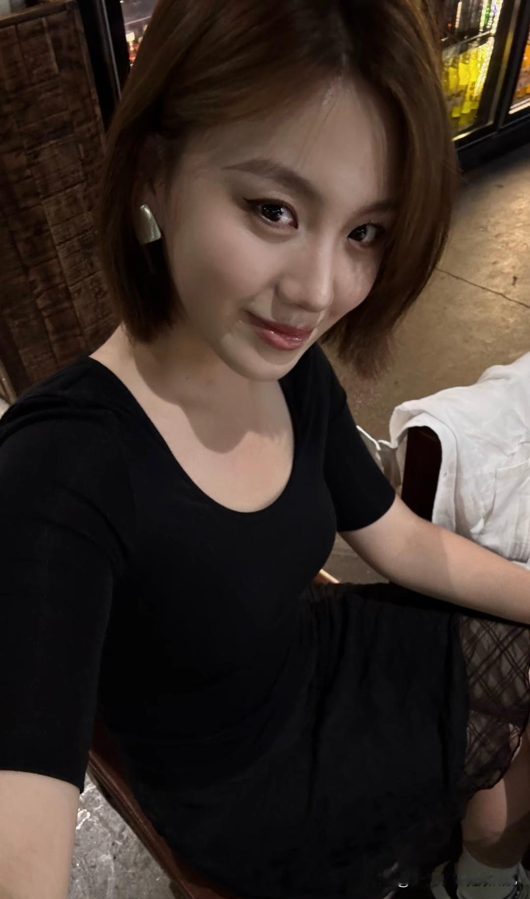 安安静静的美女子