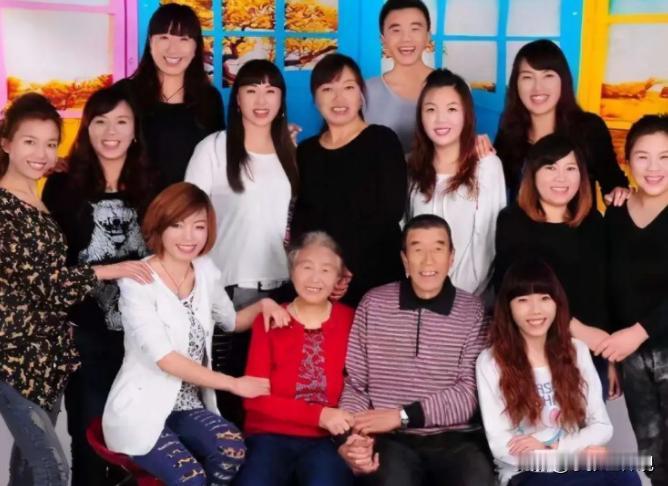 山西一对夫妻，生了11胎全是女儿，丈夫眼看妻子生不出儿子，无奈决定放弃，谁料，1