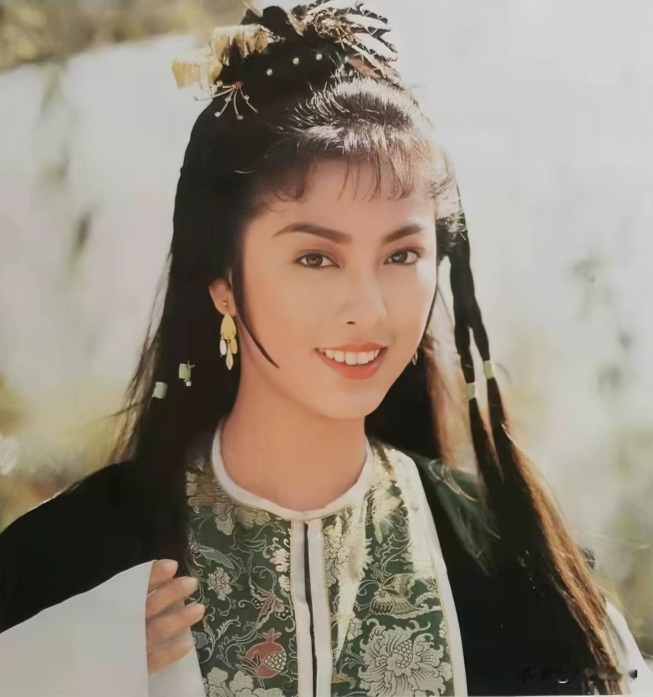 挂历上的古装剧照米雪一《太极张三丰》魏秋桦一《王昭君》阮佩珍一《八仙过海》