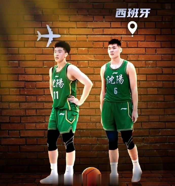 媒体人: 黄秋实张峻豪启程后被毕巴放弃 后者被提醒两人打架禁赛