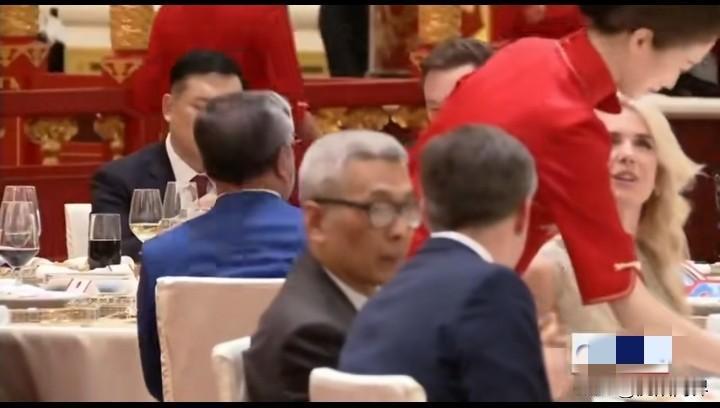 这一桌国宴得多少钱谁买单官方国宴（人民大会堂，外事）：现行标准人均不超过