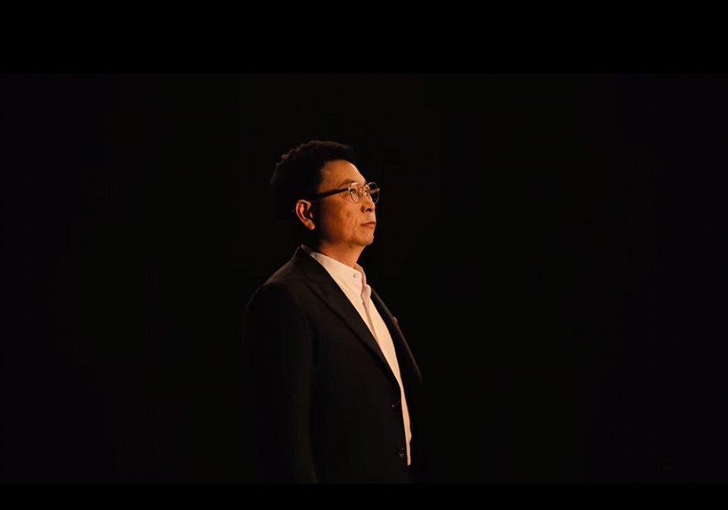 华为Mate80外观公布，余承东亲自揭秘。延续中轴对称圆环镜头模组，下方有磁