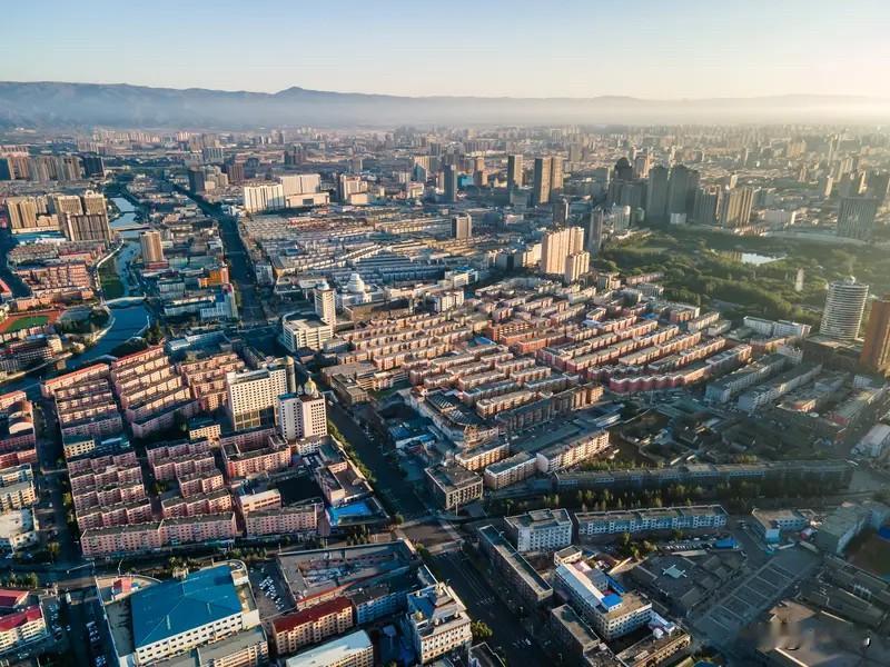 呼和浩特楼市：统计局7月房价数据显示，当地新房环比仅微跌0.1%，二手房环比