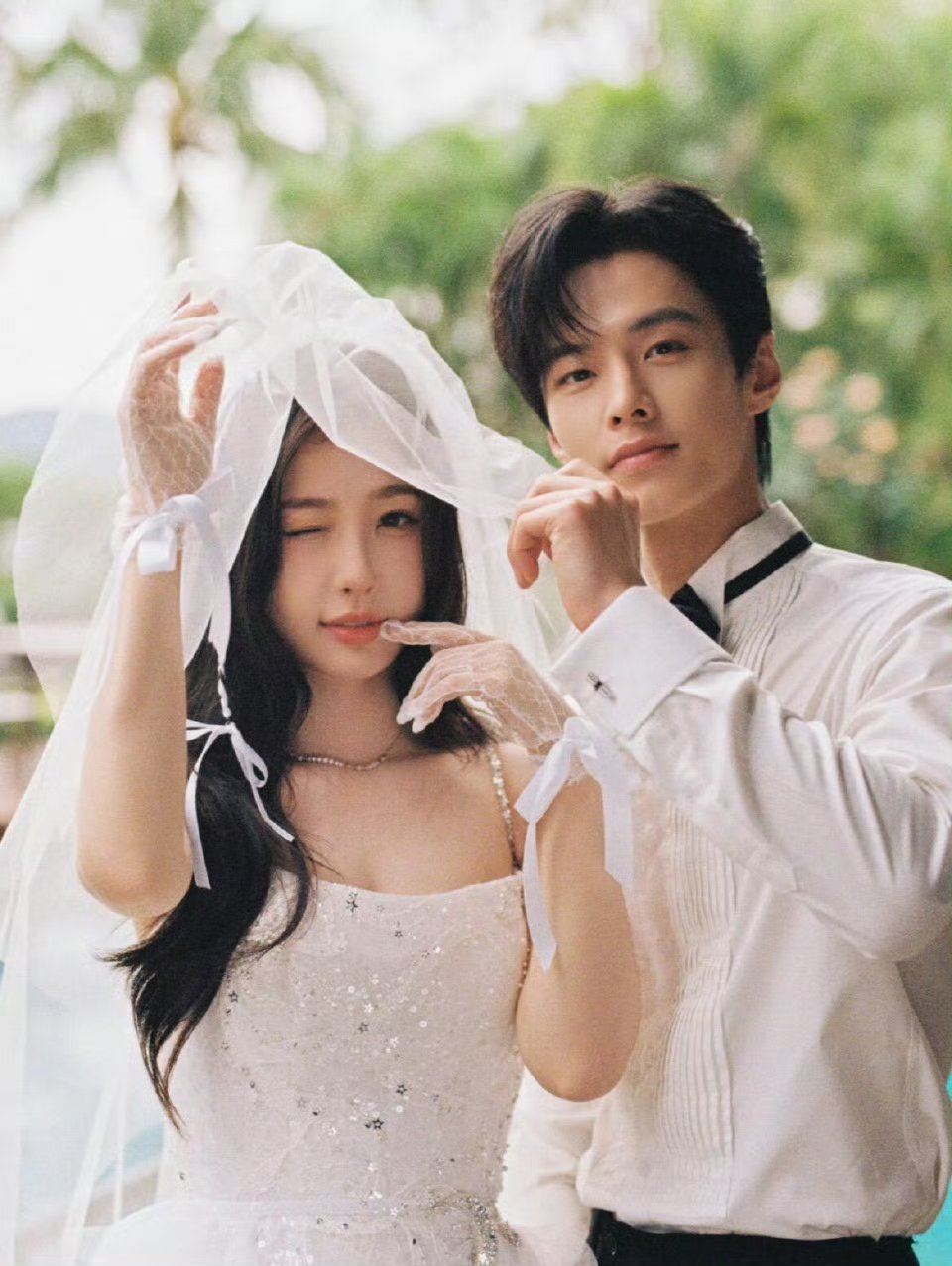 虞书欣就不能和白鹿一样大大方方的吗？好做作