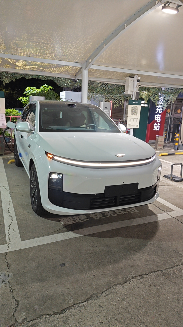 买了半个多月的感受之前老听别人说，电动是未来大趋势，电车比油车这好那好什么的。