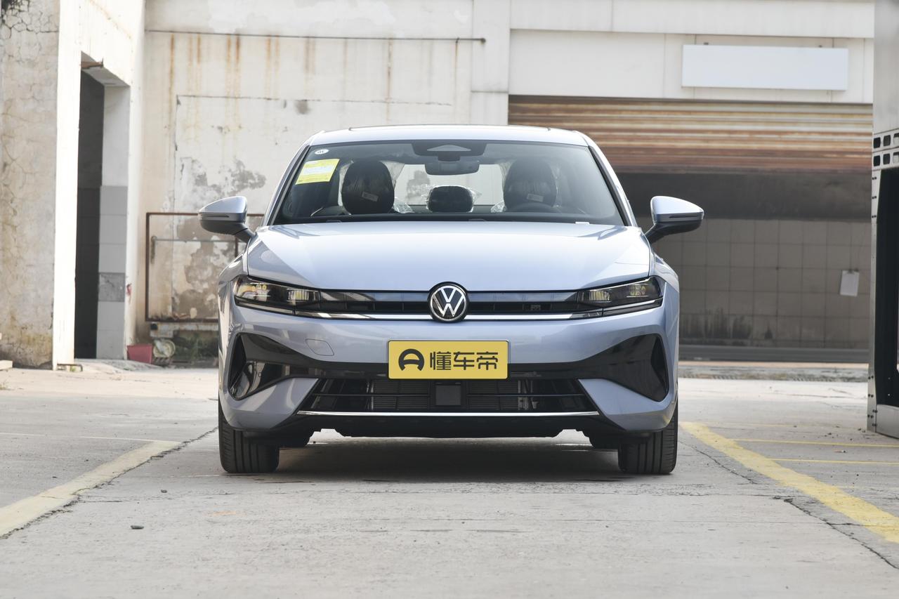 第一眼看到2026款速腾的时候着实让我心跳加速了一下，前脸设计真的可以配的上简洁