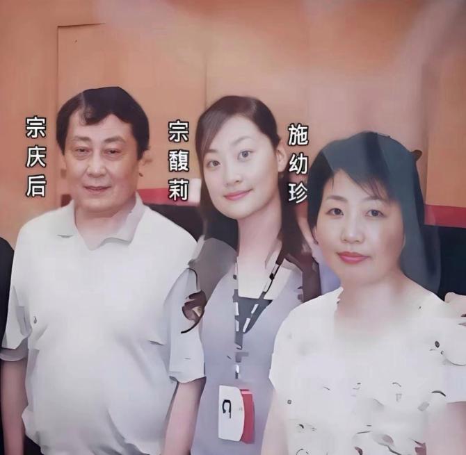 一位跟了宗庆‎后几十年的资深前高‎‏管‍，曾‍在私下饭局里聊‎﻿起过一些‌外人不