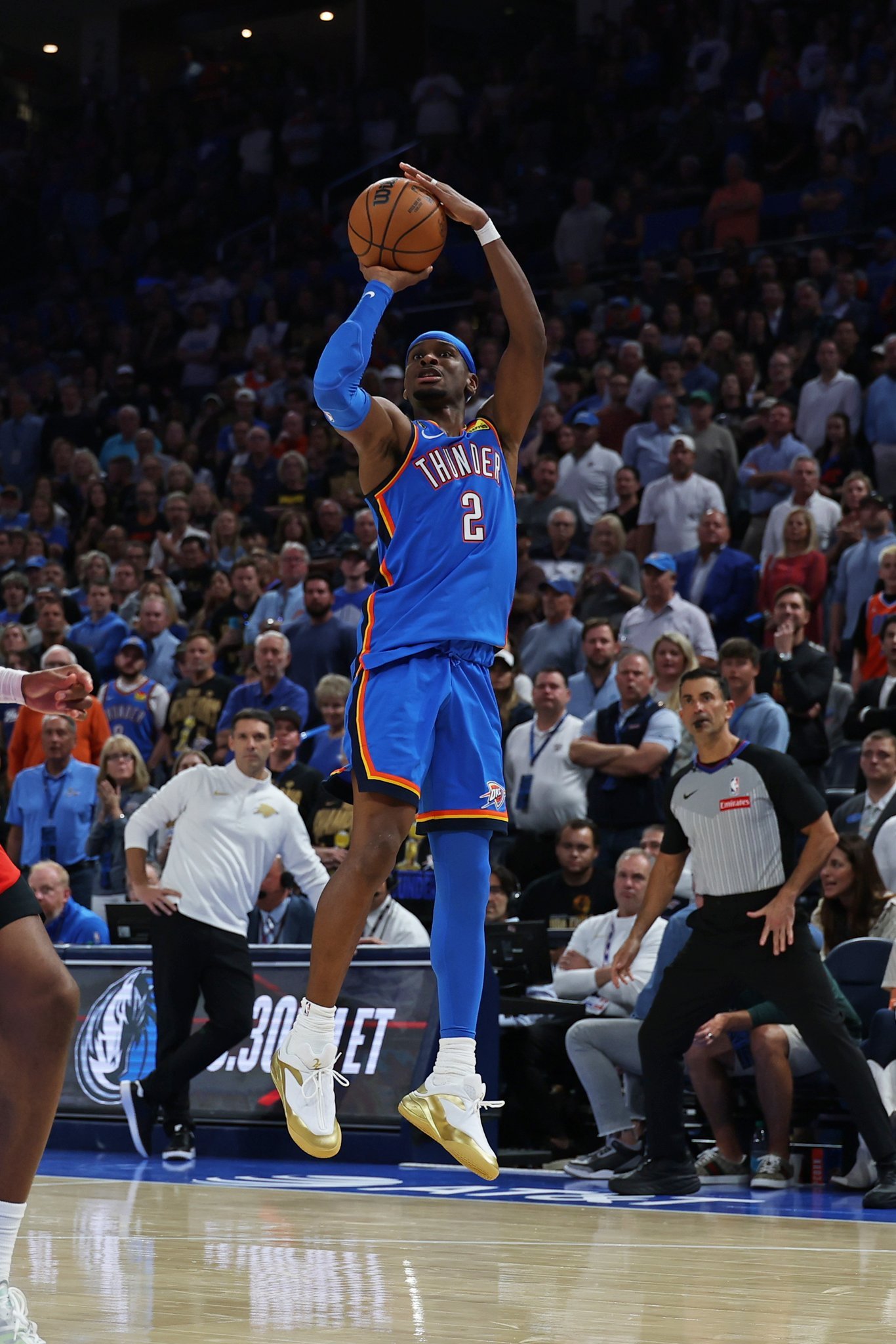 太炸裂了！新赛季第一战的亚历山大……——全场出战47分钟——26投12中，三分球