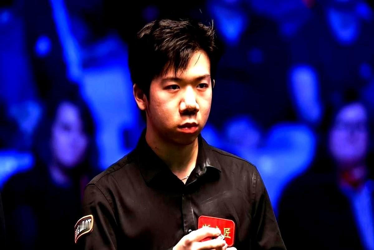 我跟你说，英国人现在看斯诺克，估计心里都发毛。这阵仗确实让对手紧张。英锦赛快