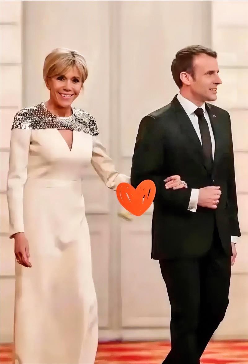 马克龙的宠妻密码：24岁年龄差背后，布丽吉特凭什么被捧在手心？