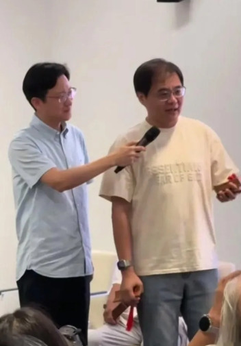 高峰已经成为了德云社代言人了，这不刚参加完杨少华的葬礼，又来天津出席活动了。