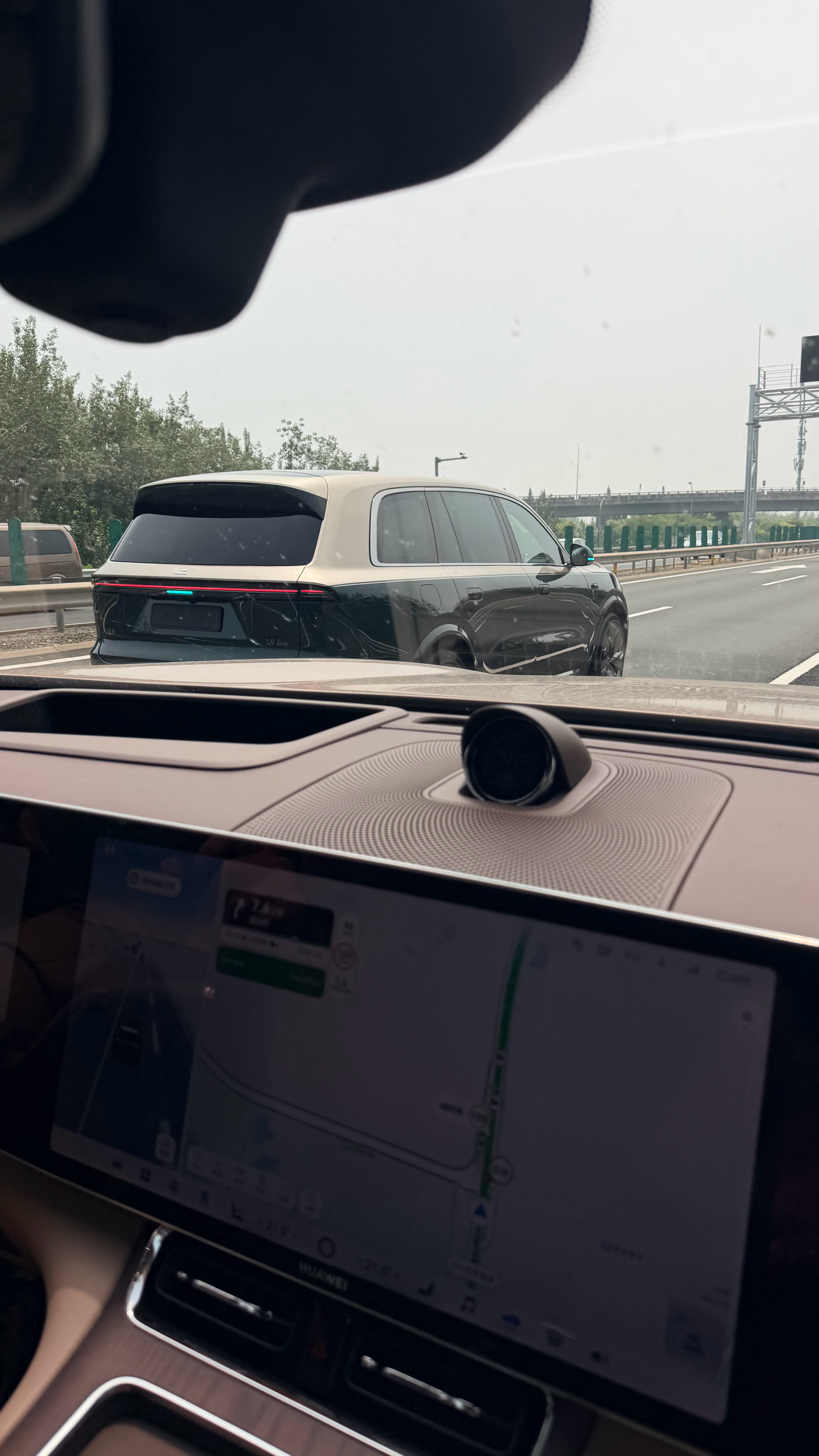 路上新车不少呀L9Livis极氪8X当然还有新问界M9