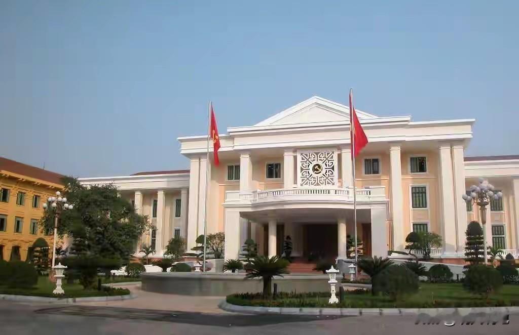 苏林真不愧是越南高手，党代会轻易刷掉梁强范明政，越国二号三号人物从此消失，苏林已