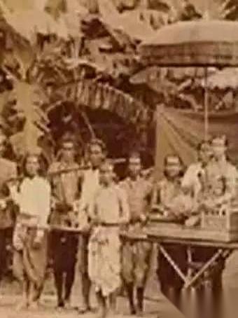 126年前，大清第11号通缉犯，干了件怪事。他不跑，反而掉头找上白人殖民者，张