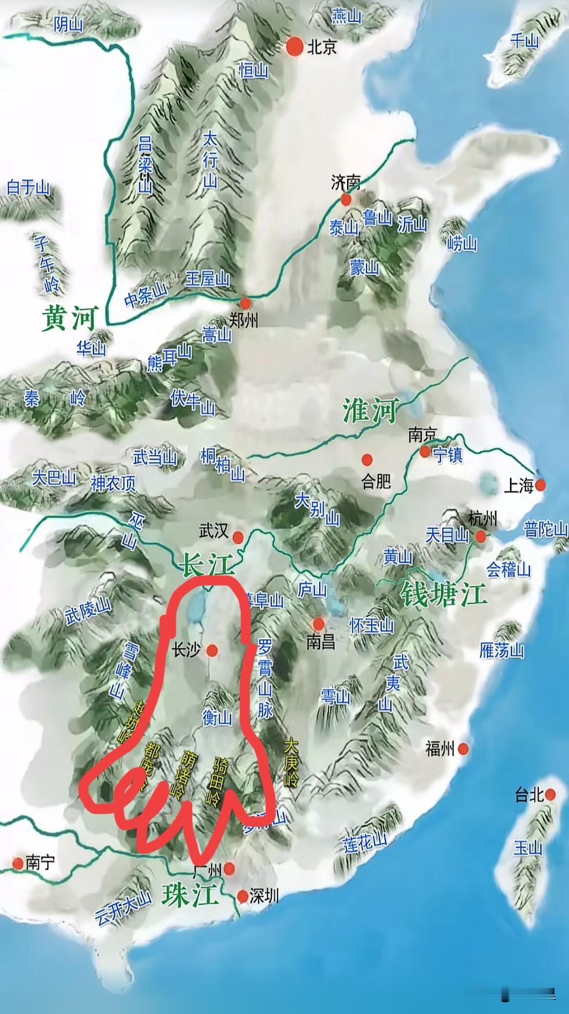 终于从地形上找到了湖南人爱去珠三角的原因了！你看南岭这五座大山，是不是像一只巨足