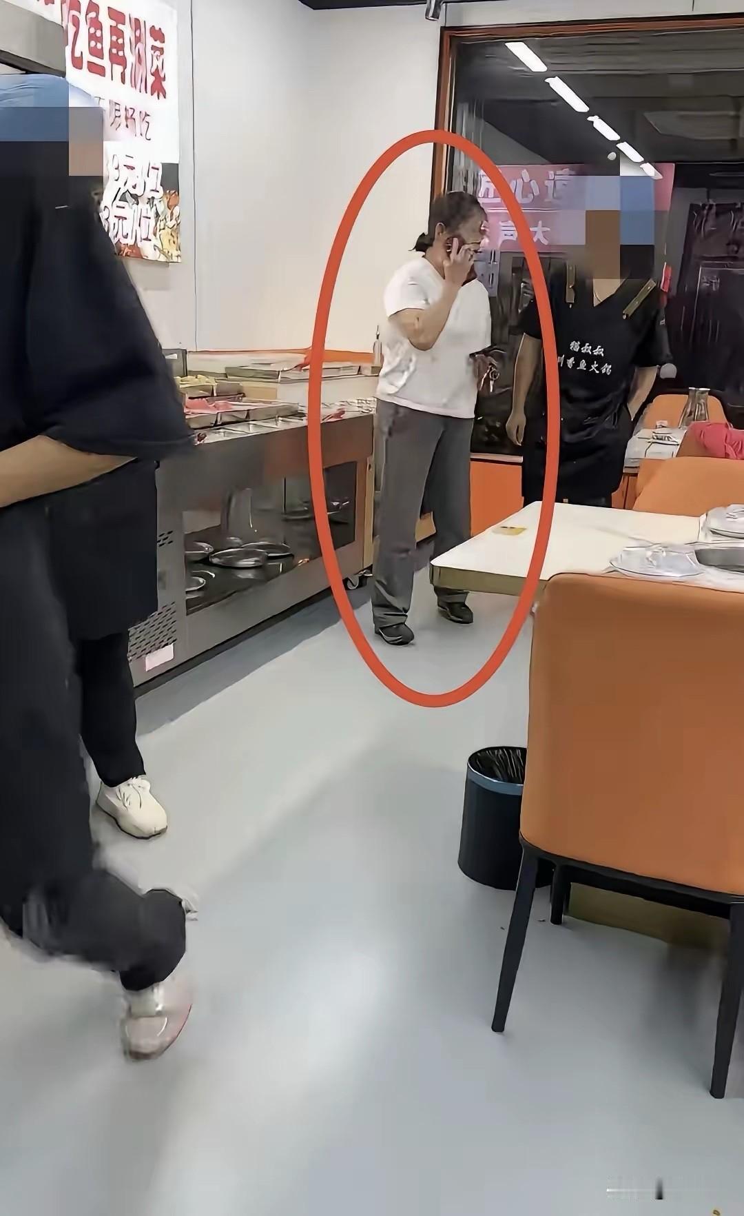 52元自助狂吃两小时还想打包，被拒后当场摇人讨说法，网友直言不可理喻一家定价