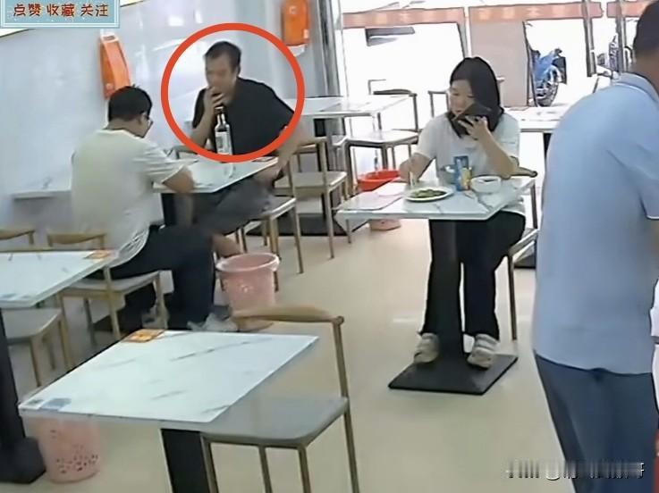 女子在餐馆吃饭，发现旁边有位大哥吸烟，于是上前劝阻，见大哥没理她，她直接把嘴里的