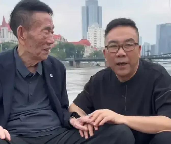 昨晚直播间里杨议眼眶泛红，几句话直接撕开了相声界虚实难辨的面纱他说圈里好多人