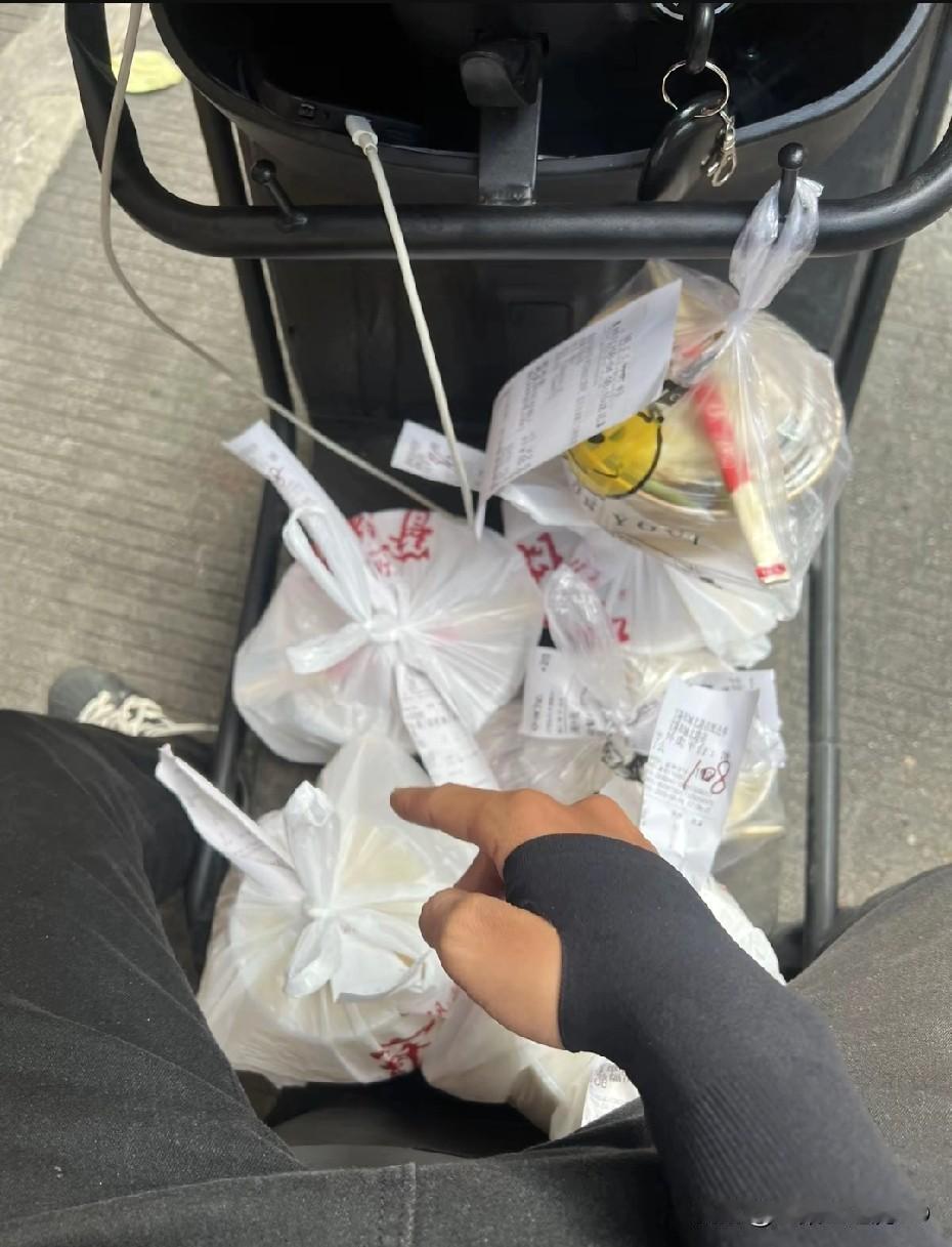 千万别做专送，如果你要跑外卖，跑兼职，千万别跑专送，我这个月刚试过，很苦很累，网