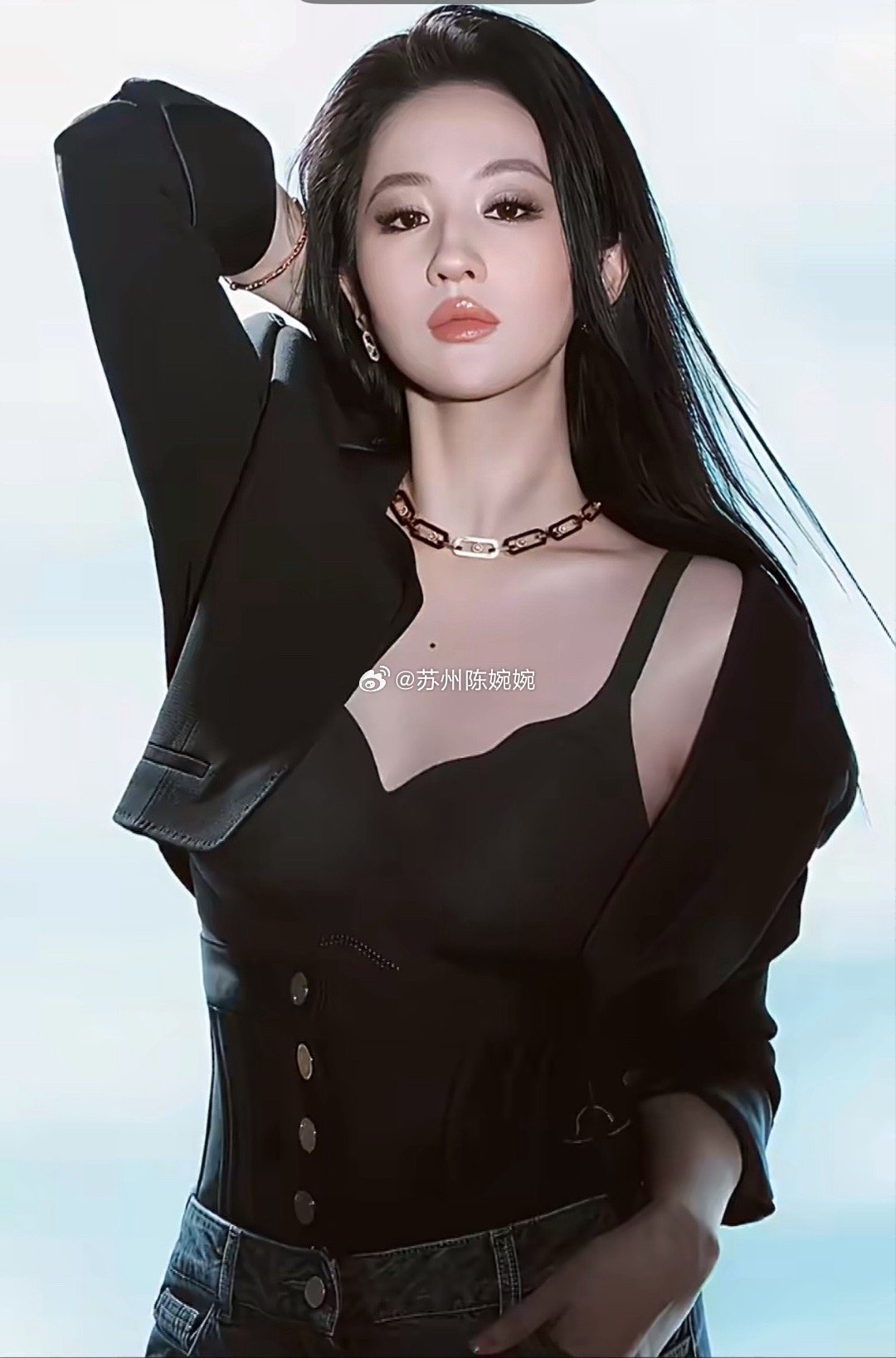 刘亦菲给天下所有女人都上了一课，那就是：无论你有多美，钱包有多厚，都千万别忘记了