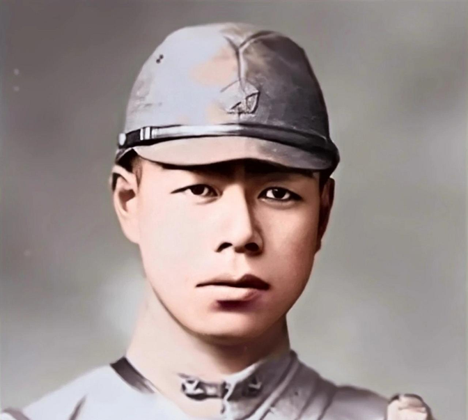 1942年，一日本人为掩护抗联撤退，击毙了20多名日军，终因寡不敌众牺牲。日军恼