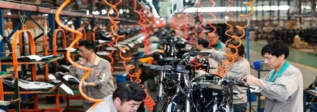 这摩托出口的火，跟国内玩车的憋屈，压根就是一回事。去年12月单月123.81