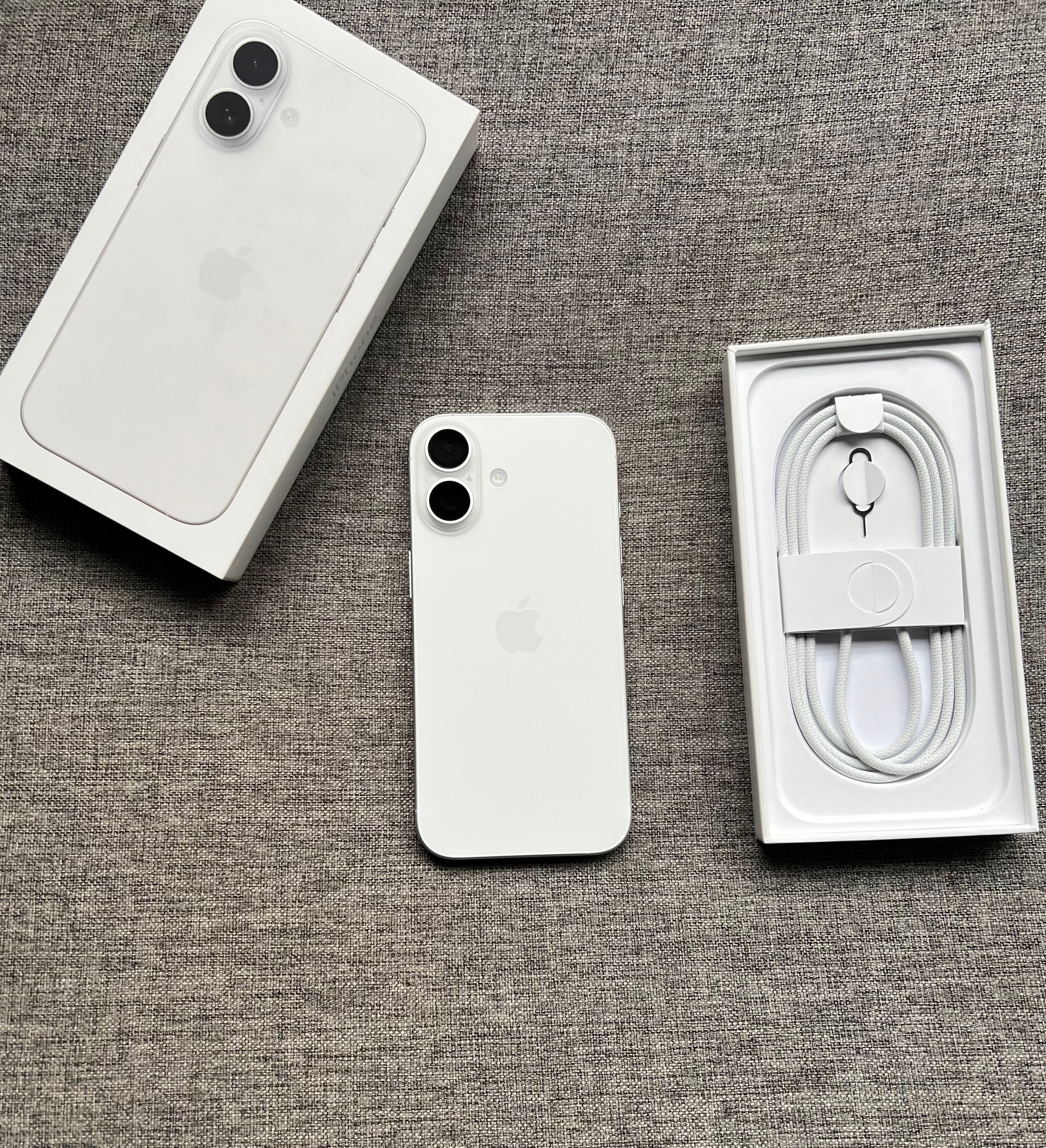 国行iPhone17256G白色，99新全套，仅激活未使用，电池循环0次，全