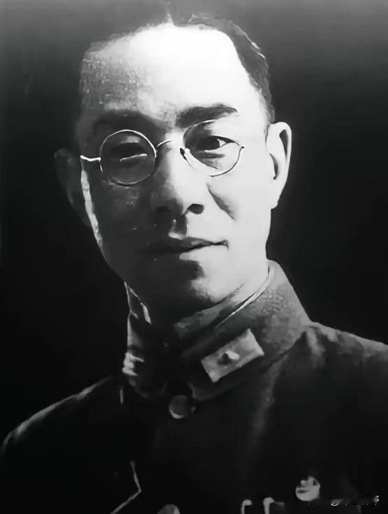 1949年，北平解放前，军统北平站少将站长徐宗尧手握巨额财富，可他却没有跟着蒋介